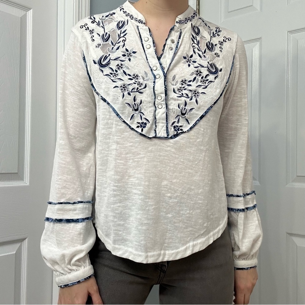 Free People Blouse Embroidered Floral White Blue Boho Dainty Size Extra Small